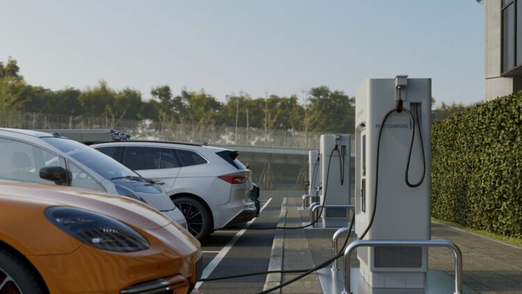 La DGT avisa: esta es la multa por aparcar en una zona para coches eléctricos 1 Aparcar zona coche eléctrico