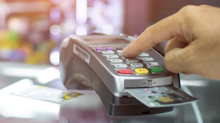 Nueva estafa que te dejará la cuenta a 0: tu tarjeta de crédito puede estar en peligro si tu pin es uno de estos