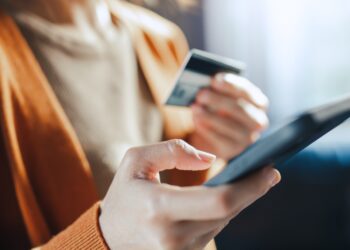 Europa lo hace oficial: así cambiarán los cargos por transferencias bancarias