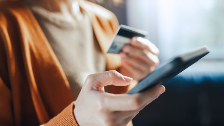 Europa lo hace oficial: así cambiarán los cargos por transferencias bancarias