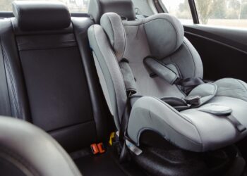 La DGT lo confirma: ha cambiado la normativa de las sillas de bebés en los coches