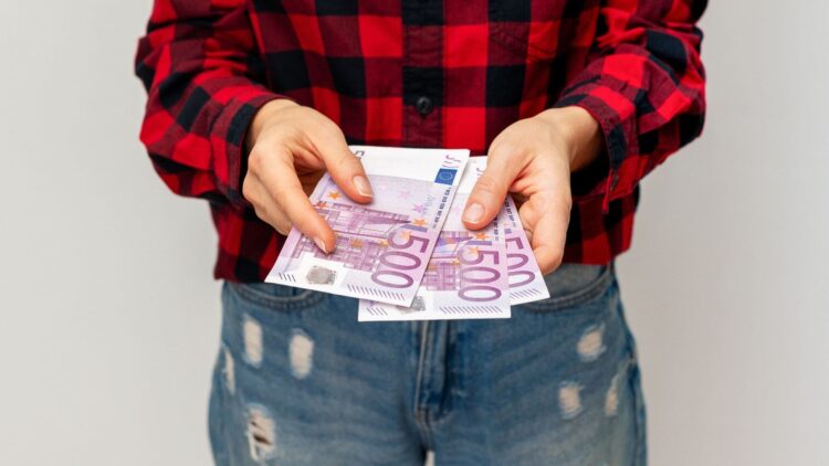 Confirmada nueva ayuda de 1.500€ al mes para todos aquellos que reúnan estos requisitos: como solicitarla antes de que termine el plazo 1 Ayuda 1500 euros Andalucía