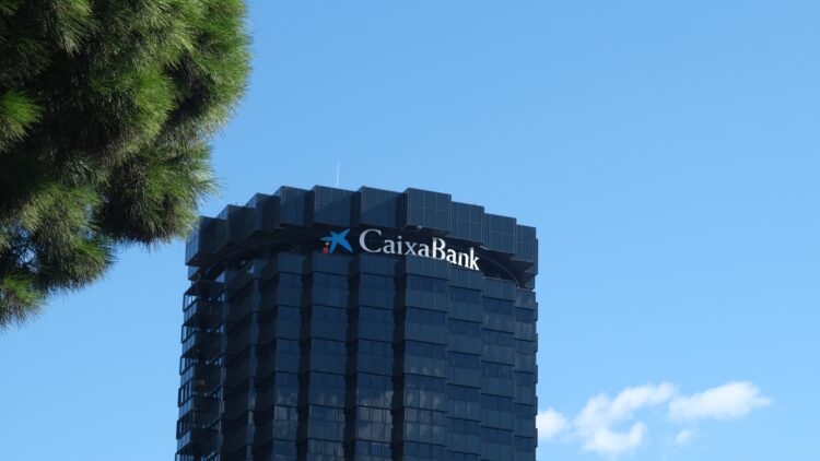 Los expertos advierten del nuevo engaño de CaixaBank a sus clientes con hipotecas: "Es una granujería" 1 CaixaBank