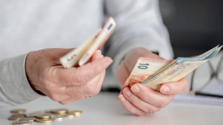 Adiós a cobrar el complemento a mínimos: se actualiza el nuevo límite de ingresos en 2025 1 Complemento a Mínimos