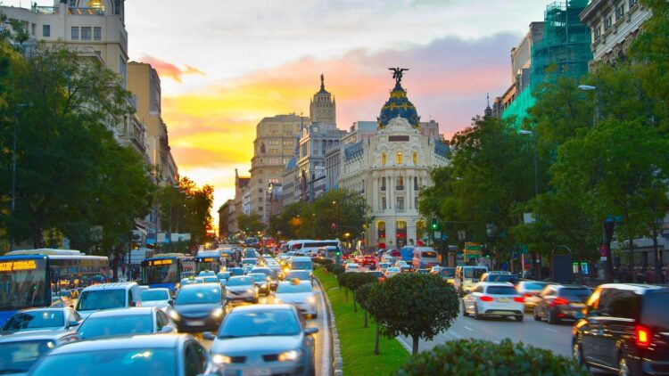 Se acabó el plazo: la DGT confirma la lista de coches que ya no podrán circular este 2025 1 DGT coches no podrán circular