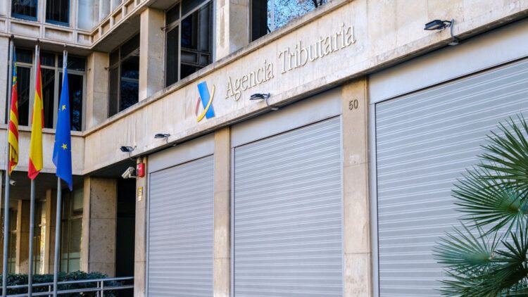 Confirmado: la lista de personas que se librarán de hacer la declaración de la Renta en 2025 1 declaración de la Renta IRPF