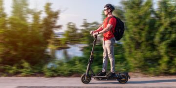 Manipular patinetes eléctricos