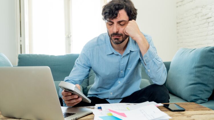 Malas noticias si recibes el subsidio por desempleo: el SEPE ha bajado las cuantías en 2025 1 SEPE subsidio