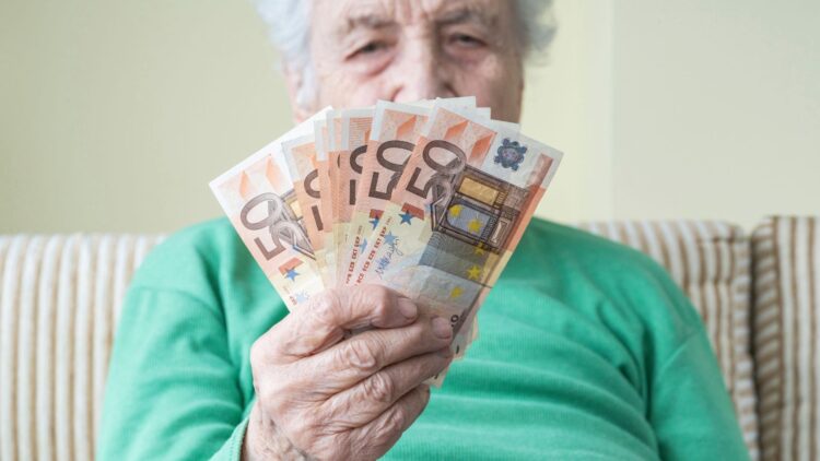 Año nuevo, pensiones nuevas: estas son las cantidades que vas a cobrar a partir del 1 de enero 1 Subida de las pensiones