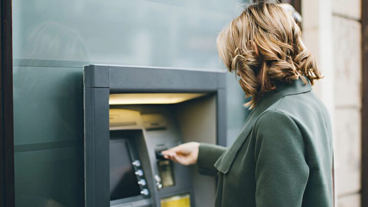 Mucho cuidado con estos cajeros automáticos: no metas la tarjeta si tienen esto 1 cajeros automaticos