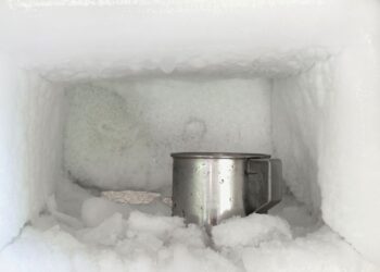 Adiós al hielo acumulado en el congelador: este método es infalible y te lo dejará como el primer día