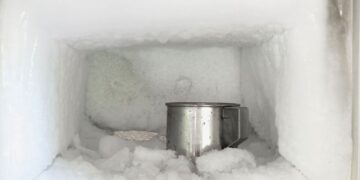 Adiós al hielo acumulado en el congelador: este método es infalible y te lo dejará como el primer día