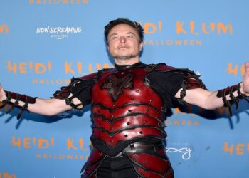 Jaque mate de Tesla a ByD. Elon Musk tenía un as guardado bajo la manga y lo va a jugar en 2025