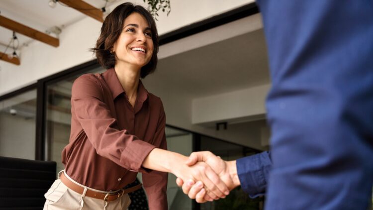 Jornada completa y sueldo de hasta 1.900 euros al mes: las nuevas oportunidades que ofrece el SEPE 1 jornada completa