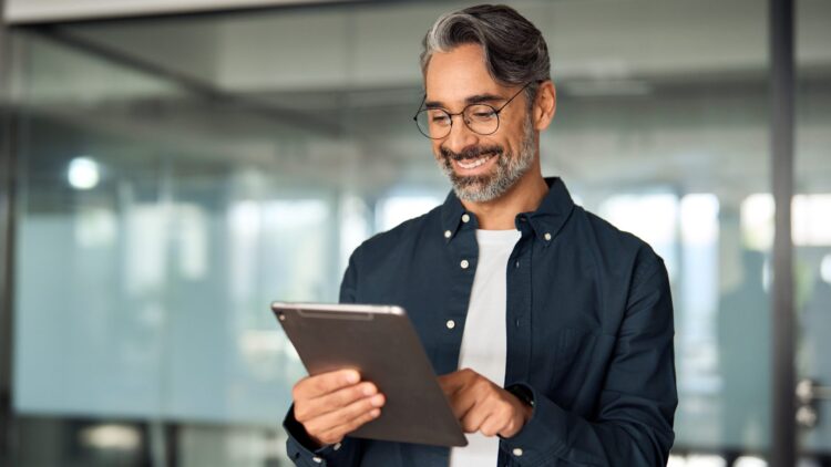 Más allá de la reducción de la jornada laboral: estos son los nuevos derechos laborales que nos trae el 2025 1 jornada laboral