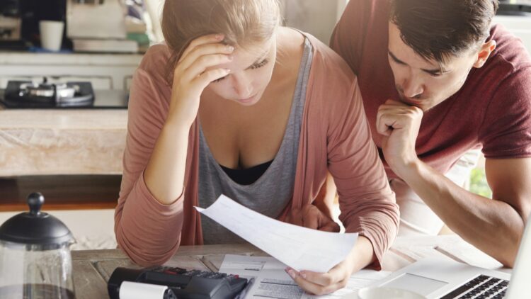 Confirmado por Banco de España: qué hacer si te pasa esto con tus recibos de luz y gas domiciliados 1 recibos