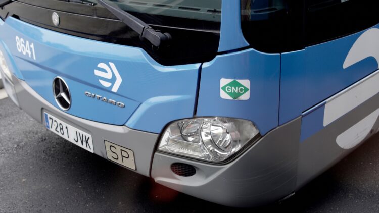 Viajar por Madrid ahorrando mucho dinero: la tarjeta que te permitirá hacerlo en 2025 1 tarjeta azul