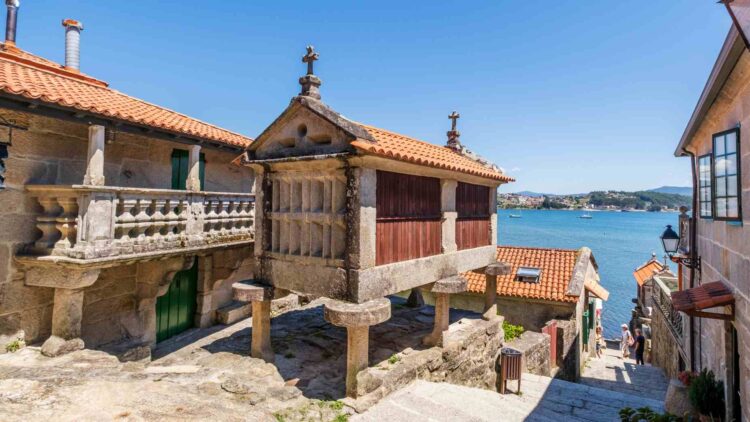 13.000 metros cuadrados y cerca de la playa: en venta esta aldea de Lugo por solo 65.000 euros 1 aldea en venta