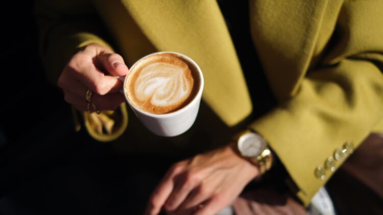 Tomarse un café por la mañana es muy importante para tu salud cerebral. Si le añades este ingrediente, adiós al estrés 1 café