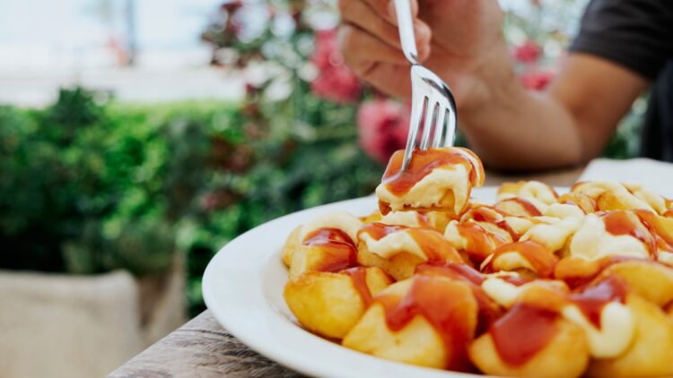 Las mejores patatas bravas de Madrid están en este bar y las puedes disfrutar desde hace más de 60 años 1 mejores patatas bravas de madrid