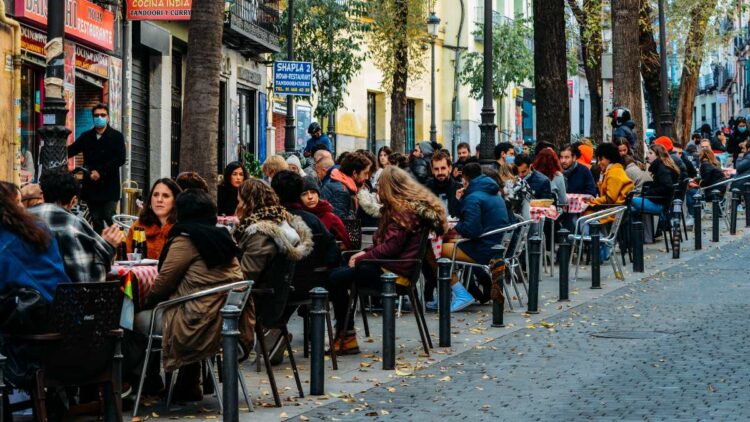 "Me hubiera ahorrado muchos papelones y vergüenzas": las expresiones que más le cuestan a esta peruana que vive en España" 1 peruana en madrid
