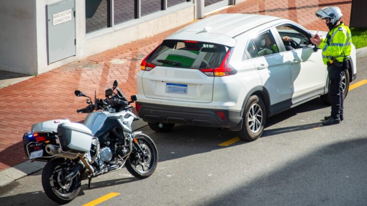 La DGT se está cansando de que nadie use esto en su coche y lo está persiguiendo 1 La DGT se esta cansando de que nadie use esto en su coche