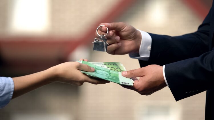 Si vives en esta zona de España estás de suerte: pueden darte una ayuda de 200 euros para el alquiler 1 Pueden darte una ayuda de 200 euros para el alquiler