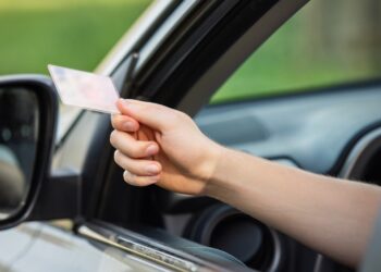 Adios a tu dinero y al carnet de conducir por estas infracciones