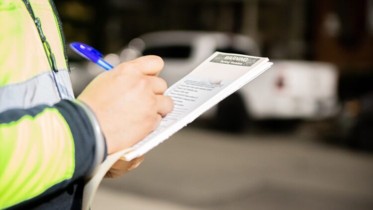 La DGT obliga a llevar esto en tu coche: las multas son muy elevadas 1 La DGT obliga a llevar esto en tu coche