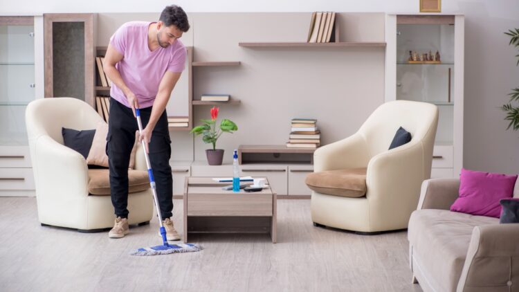 Vas a tirar la fregona a la basura: este nuevo invento del Lidl la sustituirá para siempre 1 Vas a tirar la fregona a la basura