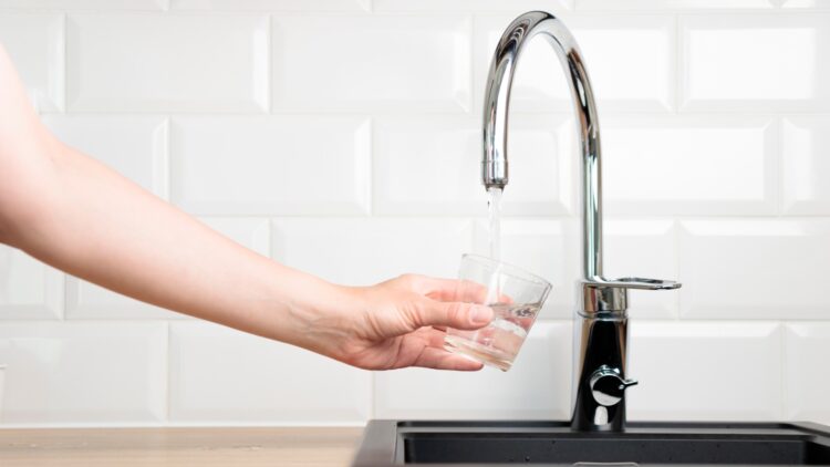 La mejor agua del grifo de España es la de esta ciudad: la OCU dice que no es la de Madrid 1 La mejor agua del grifo de España es la de esta ciudad