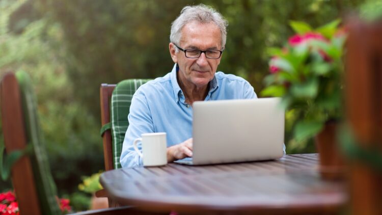 El banco que será el primero en pagar las pensiones en marzo: se adelanta a CaixaBank, BBVA y Banco Santander 1 El banco que sera el primero en pagar las pensiones en marzo