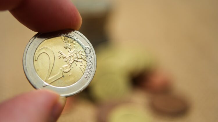 Busca por todos los cajones de tu casa: te darán hasta 2.000 euros por esta moneda de 2 euros 1 Te daran hasta 2.000 euros por esta moneda de 2 euros