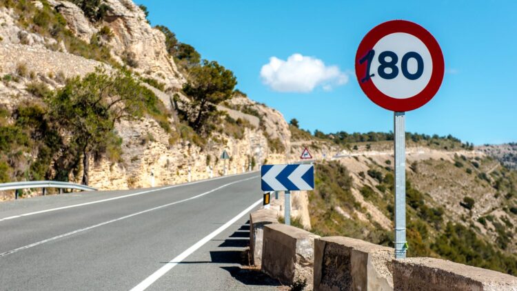 Cambios en los límites de velocidad para 2025. ¿Qué dice la DGT? 1 Cambios en los limites de velocidad para 2025