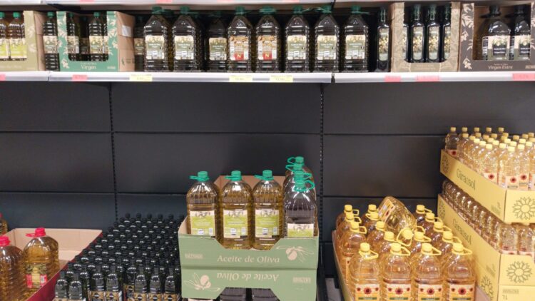 Mercadona vuelve a bajar el precio del aceite de oliva y da una alegría a muchos hogares españoles 1 Mercadona vuelve a bajar el precio del aceite de oliva
