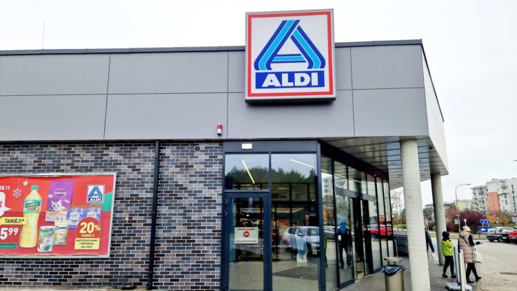 ¿Cobrar por entrar al supermercado? La nueva medida que pone en marcha Aldi y que enfada a sus clientes 1 ¿Cobrar por entrar al supermercado? La nueva medida que pone en marcha Aldi