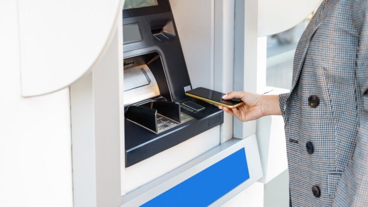 Esta es la nueva tecnología para sacar dinero de los cajeros automáticos: todo ha cambiado 1 La nueva tecnología para sacar dinero de los cajeros automáticos
