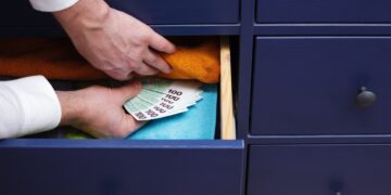 Este es el dinero que debes guardar en casa 'por si acaso'. Lo dice el Banco de España