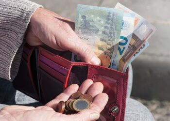 Los bancos que se adelantan a CaixaBank y Santander en el pago de las pensiones: se confirman las fechas de abril