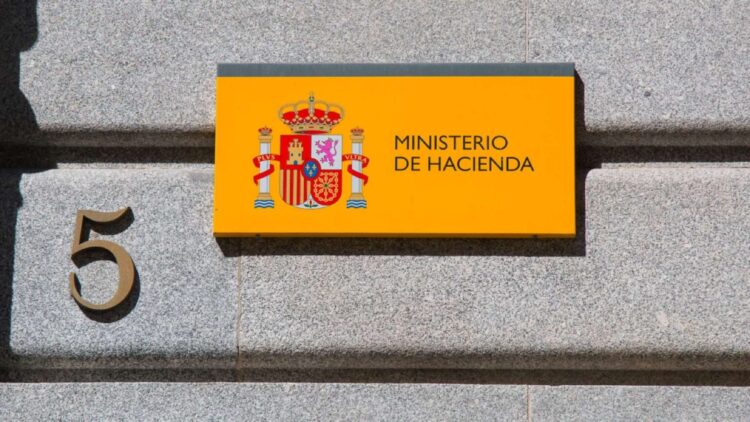 Cuidado si estás en esta "lista negra" porque Hacienda va a cerrarte tus cuentas bancarias 1 Hacienda va a cerrarte tus cuentas bancarias