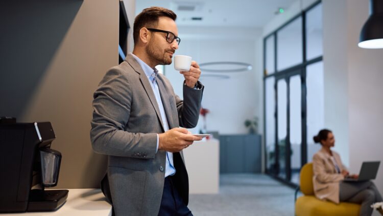 La reducción de la jornada laboral podría acabar con la pausa del café