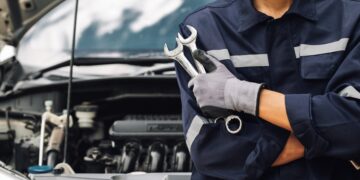 No debes hacer jamás cuando lleves el coche a un taller. Un mecánico lo desvela