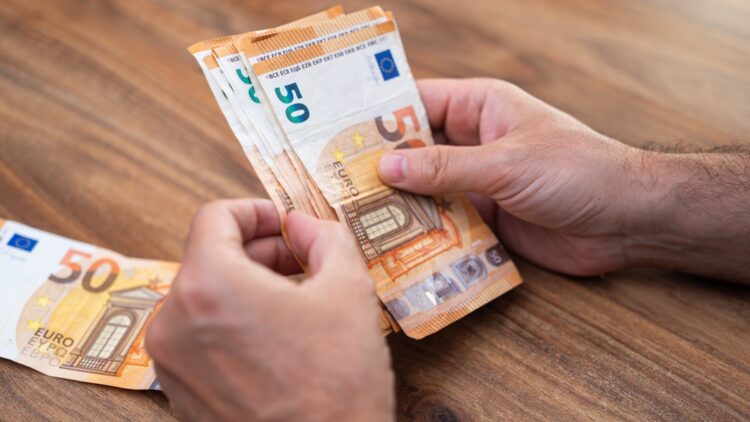 La solución del SEPE para los parados de larga duración: 500 euros al mes durante 33 meses 1 La solución del SEPE para los parados de larga duración