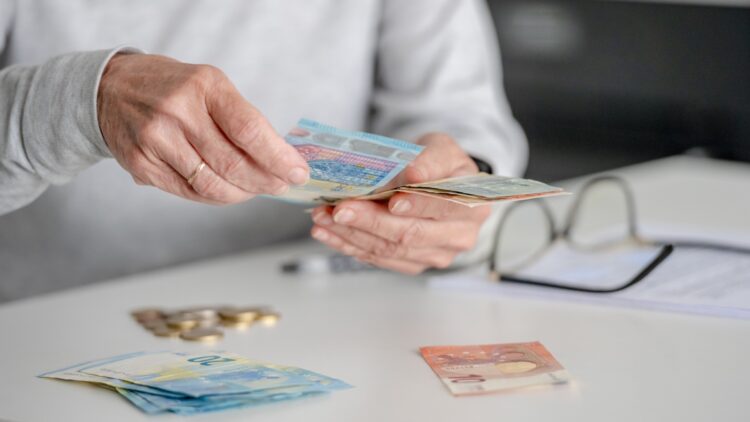 Este el dinero que puedes recibir de la pensión si no has cotizado lo suficiente: así puedes solicitarla 1 Este el dinero que puedes recibir de la pensión si no has cotizado lo suficiente: así puedes solicitarla