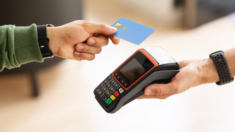 Las tarjetas de crédito y de débito han cambiado para siempre en 2025. Así funcionan a partir de ahora 1 Las tarjetas de crédito y de débito han cambiado para siempre en 2025