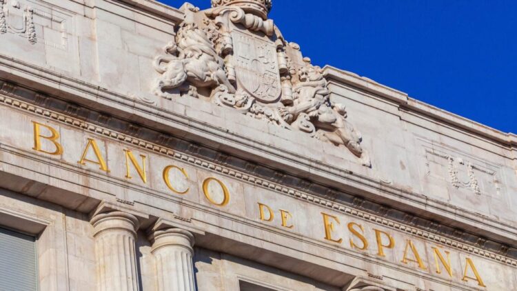 El Banco de España lo confirma: debes entregar este documento en mayo o te cerrarán tu cuenta bancaria 1 Debes entregar este documento en mayo o te cerrarán tu cuenta bancaria