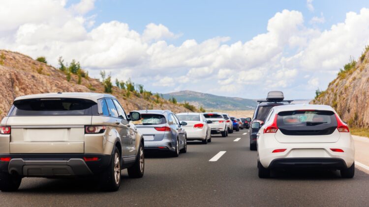 Adiós a conducir por el carril izquierdo: la DGT se lo prohíbe a estos conductores 1 La DGT se lo prohíbe a estos conductores