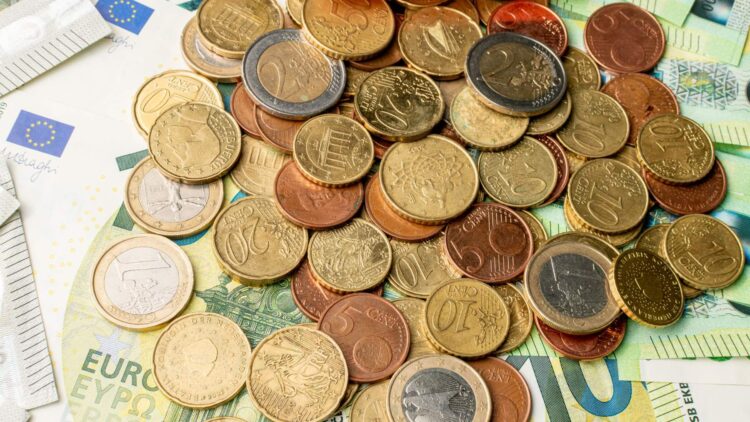 Busca bien en tu cartera: esta moneda de 50 céntimos puede hacerte rico 1 Esta moneda de 50 céntimos puede hacerte rico