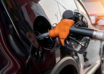 Puede multarte con hasta 12.000 euros si utilizas este truco para ahorrar en gasolina