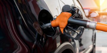 Puede multarte con hasta 12.000 euros si utilizas este truco para ahorrar en gasolina